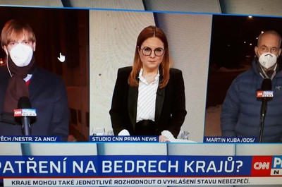 Hejtmani se sešli s vládou, aby zjistili, jak bojovat s pandemií bez nouzového stavu. Situaci musíme vyřešit během víkendu, shodli se