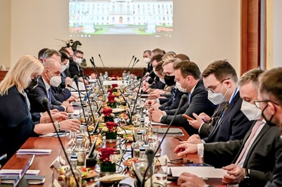 Vláda jednala s hejtmany o zdravotnictví, přerozdělování daní či o financování oprav krajských silnic