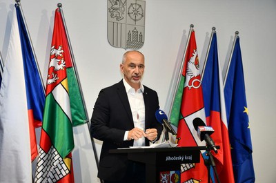 Asociace krajů vyzývá vládu k urychlenému řešení energetické krize. Navrhuje kroky ke stabilizaci cen pro domácnosti, veřejný sektor i firmy